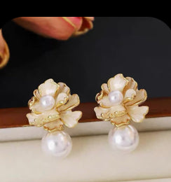 Chunky Pearl Leaf Earrings